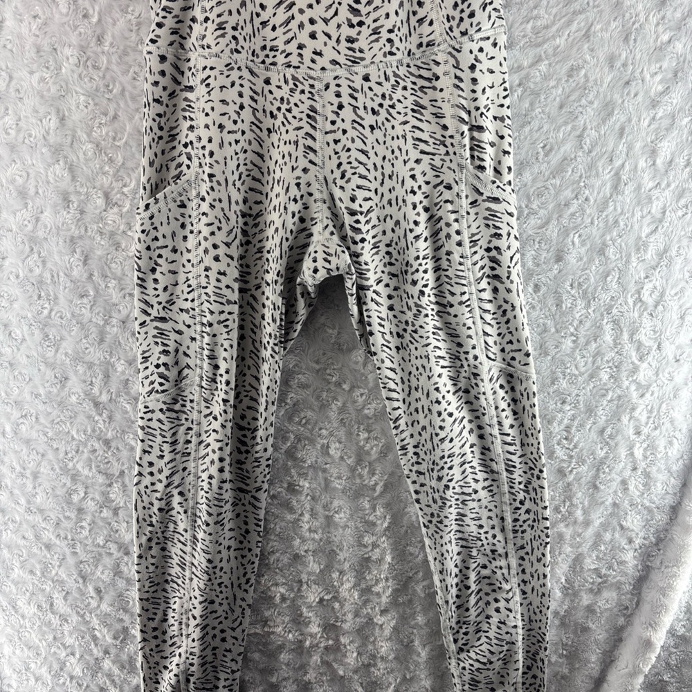 Apana Women’s Leopard Cheetah Print Leggings Size Small White Black Brown
